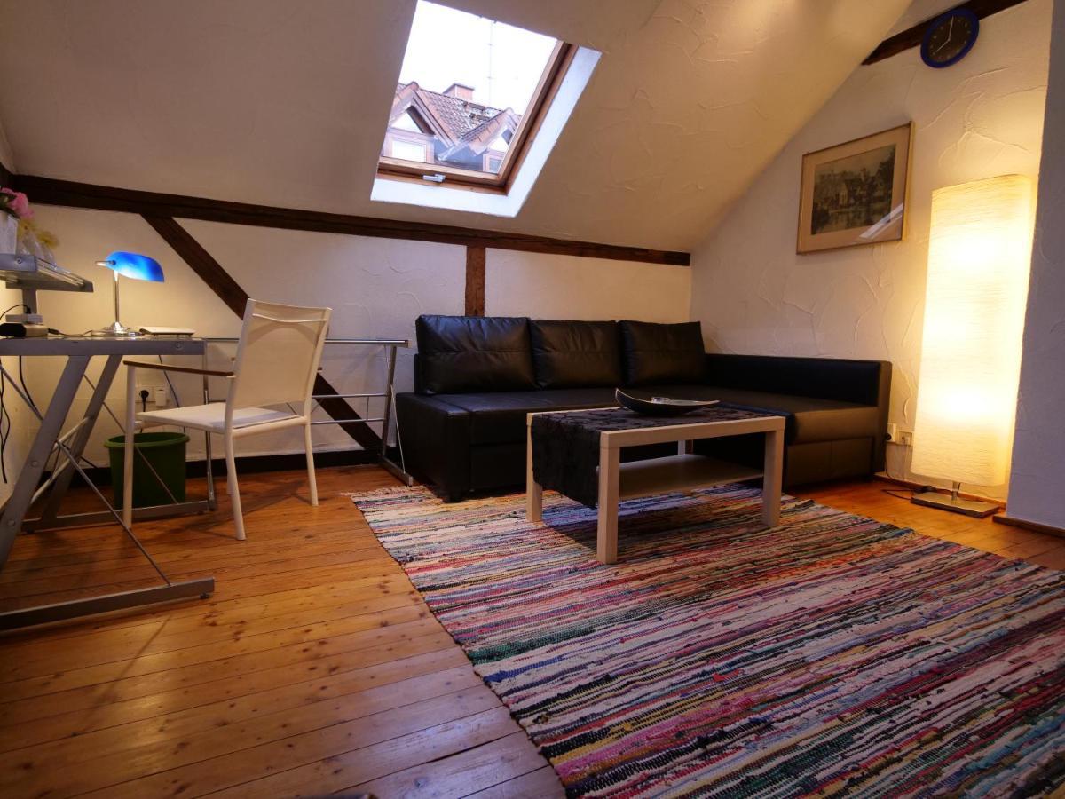 Fachwerkhaus In Ruhiger Altstadt By Rabe - Free Netflix & Eigene Terrasse Karlsruhe Bagian luar foto